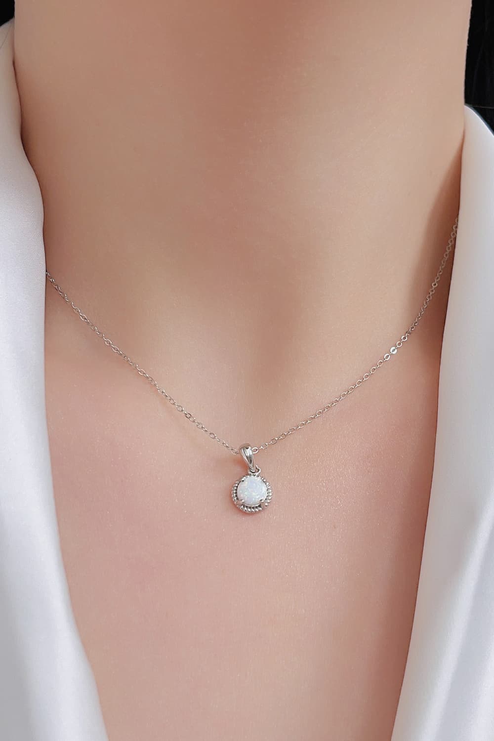 Opal Round Pendant Chain Necklace Trendsi